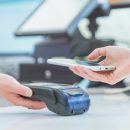 Центробанк прогнозирует рост безналичных платежей в России до 90%