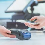 Центробанк прогнозирует рост безналичных платежей в России до 90%