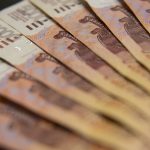 Часть ограничений на покупку валюты снята, доллар может укрепиться до 80 рублей