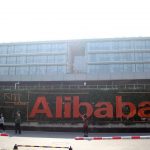 Почему акции Alibaba сократились вдвое в 2021-м?