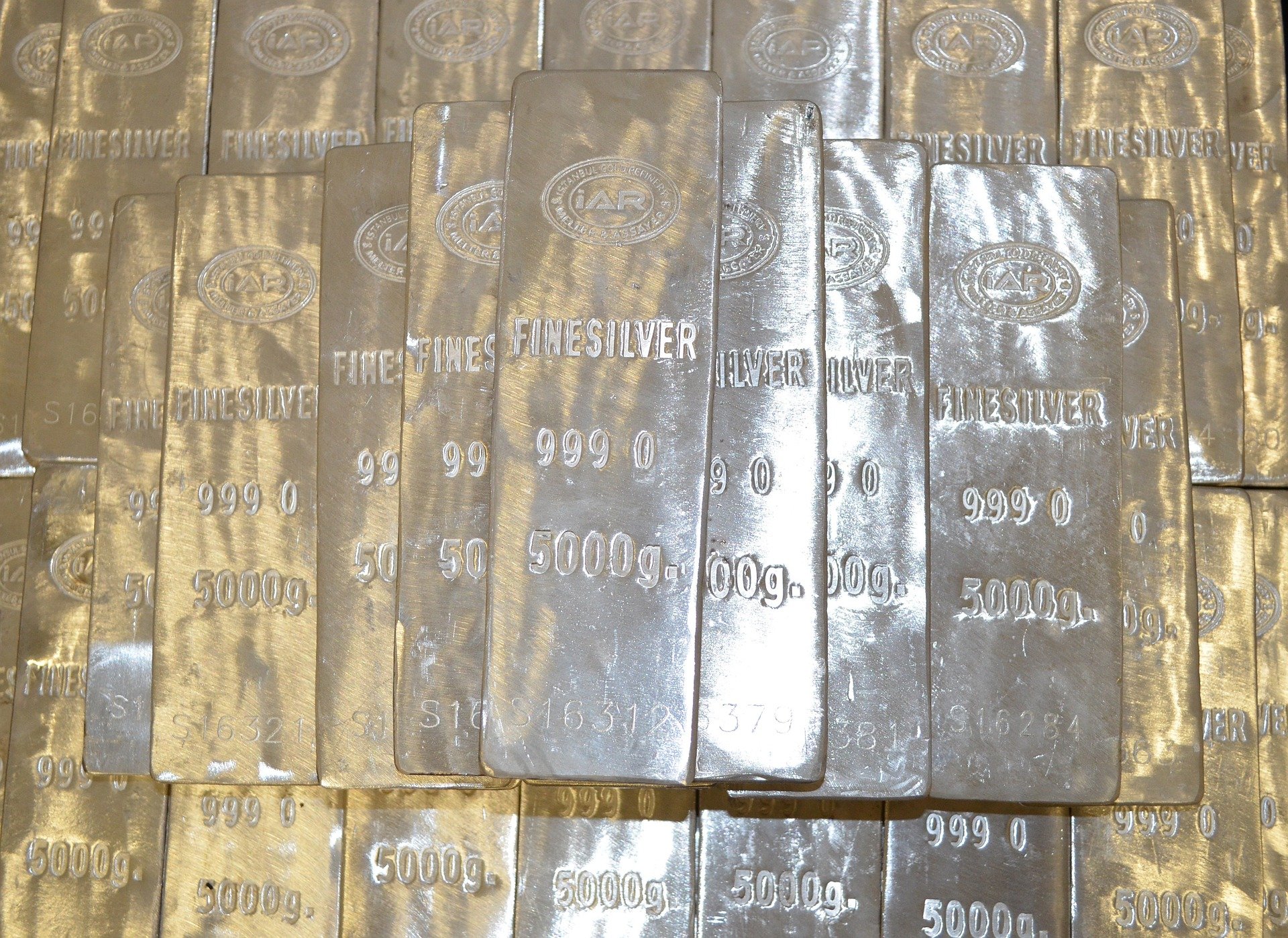 Цены на серебро достигли 8-летнего максимума