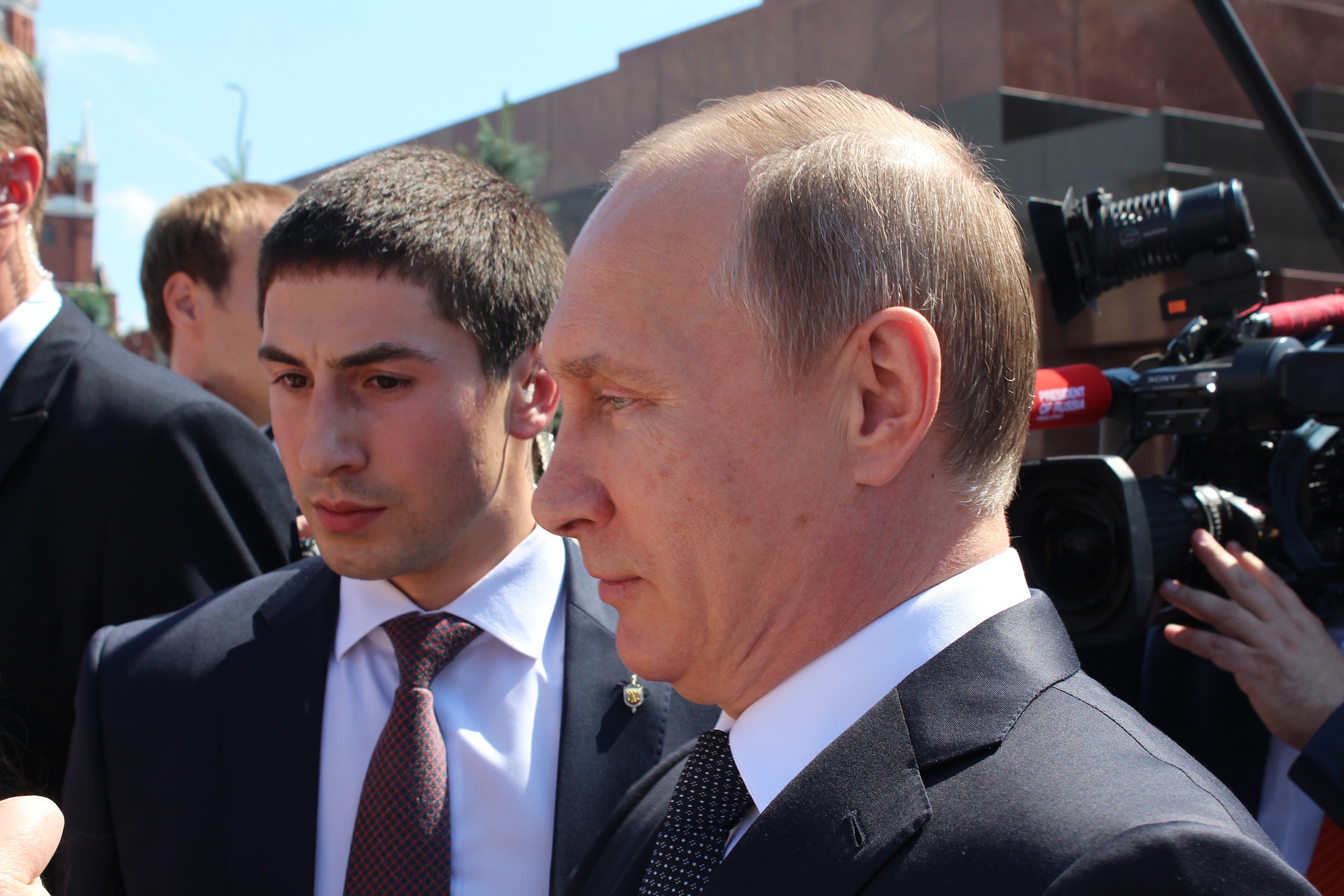 Итоги 2-го дня конфликта: Путин без активов