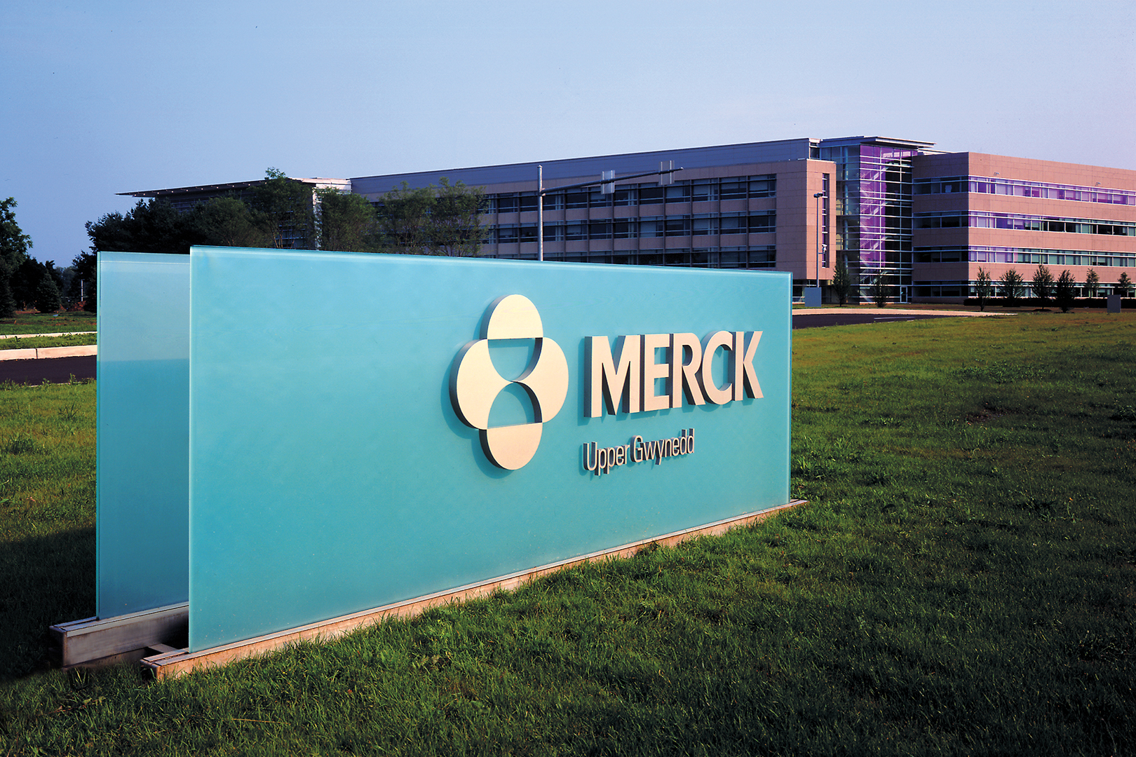 Великобритания одобрила препарат Merck для лечения COVID