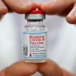 Стоит ли покупать акции Moderna после одобрения омикрон-вакцины в Великобритании?