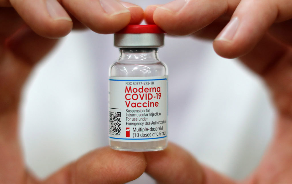 Стоит ли покупать акции Moderna после одобрения омикрон-вакцины в Великобритании?