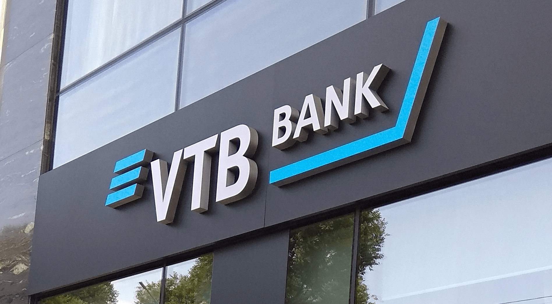 ВТБ запретил долларовые переводы внутри РФ и запустил переводы в нацвалютах соседей