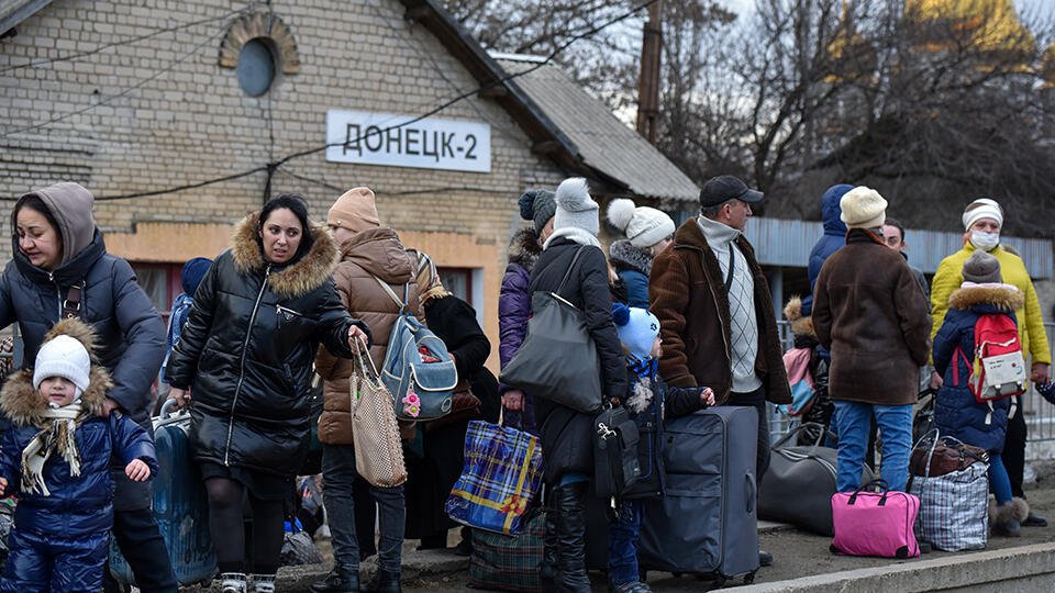 8 из 10 россиян готовы поддержать беженцев из Донбасса: опрос ВЦИОМ вызвал скандал