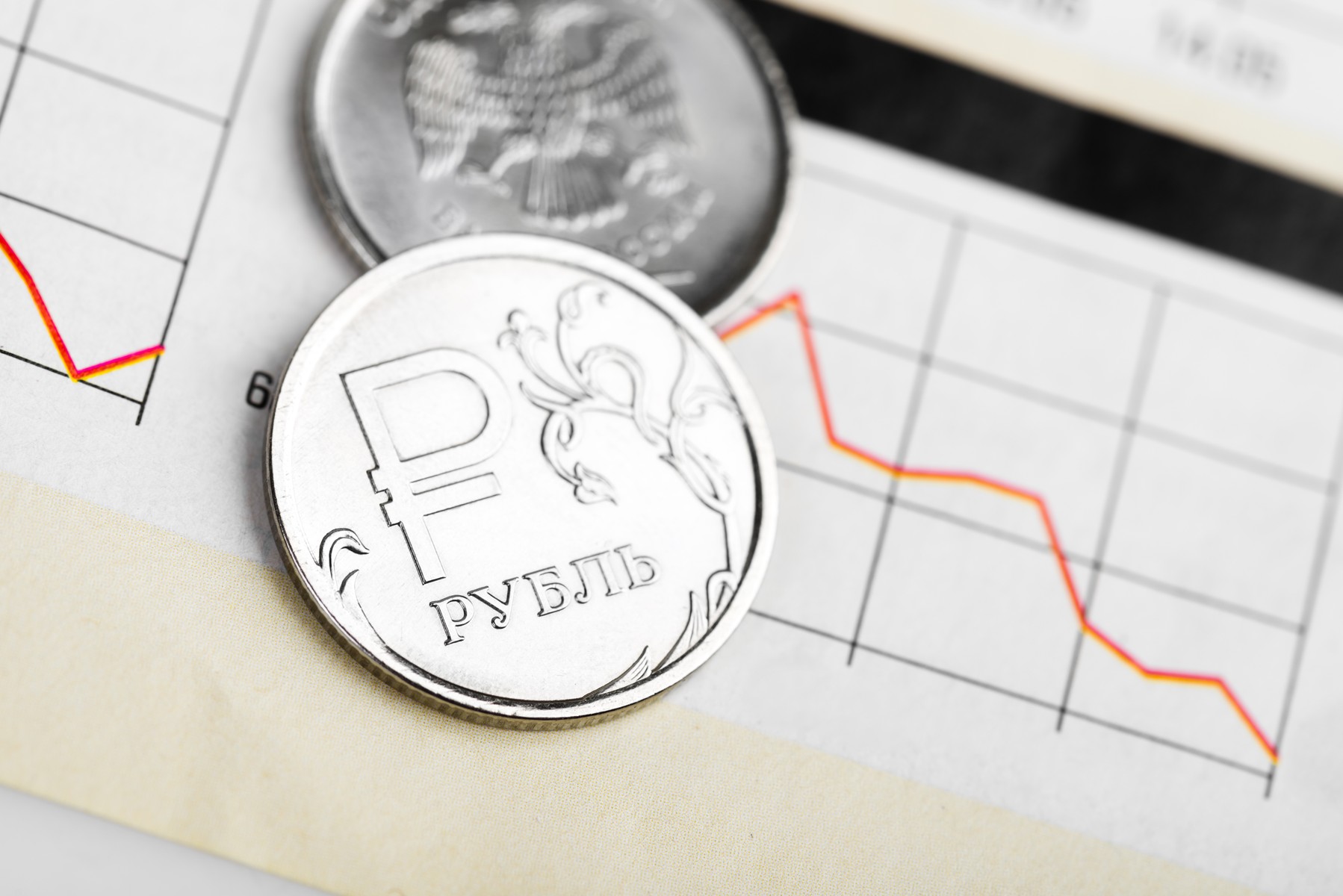 MOEX: Рубль опустился до апрельского минимума
