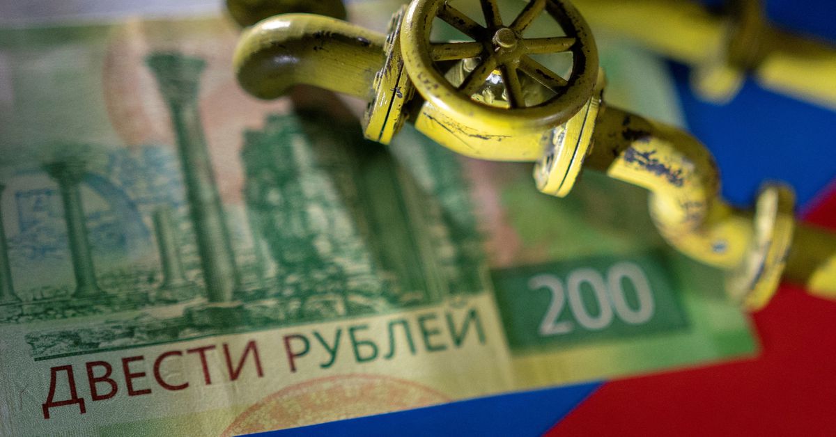 Мосбиржа: Рубль на 10-месячном минимуме
