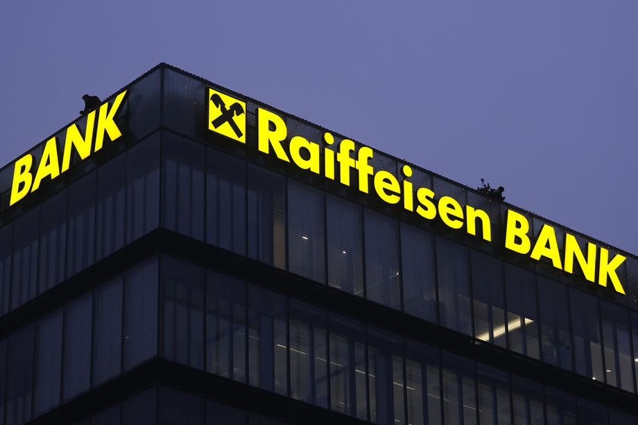 Райффайзен останавливает платежи в евро: влияние на трейдеров