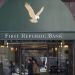 Forbes: Акции First Republic снизились на 30%