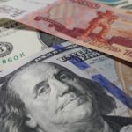 Мосбиржа: Доллар прошел уровень 100 рублей
